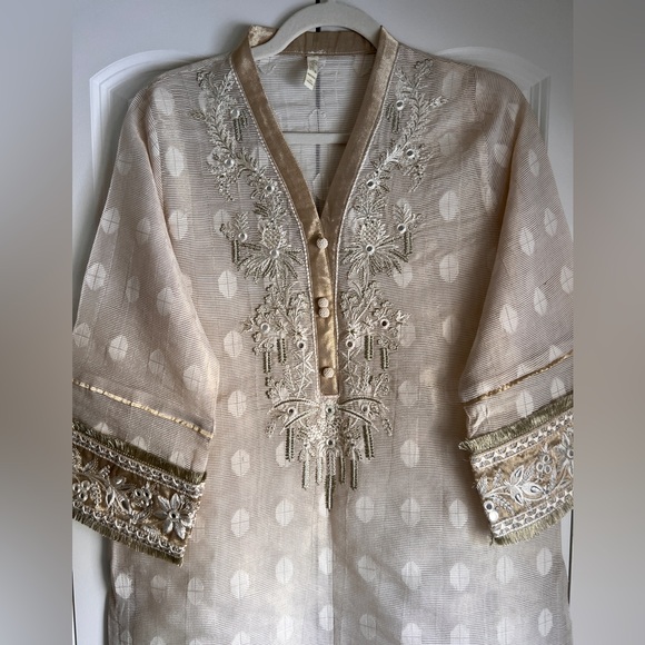 Ethnic Indian Pakistani Kurta - Picture 2 of 5
